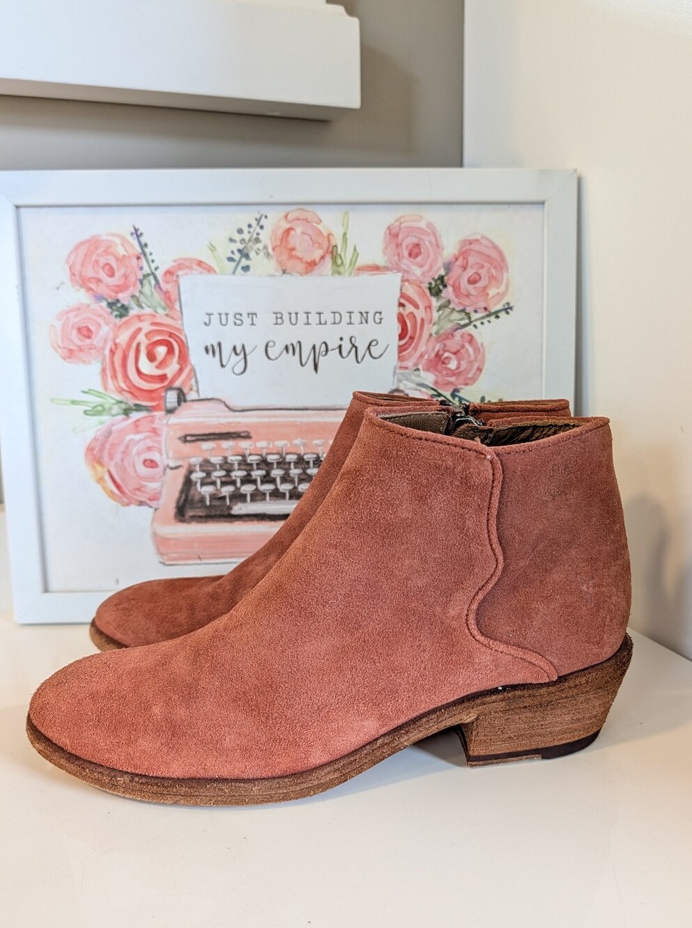🥰EUC Frye Carson Suede Piping Zip Side Ankle Booties, Rose, Like New, 6.5
